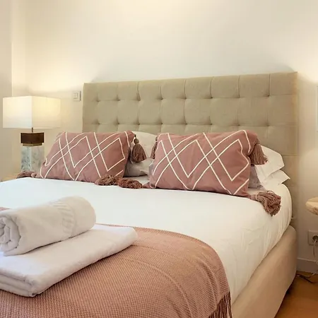 Apartment Mm1 Central Lisbon With Castle View And Free Parking!